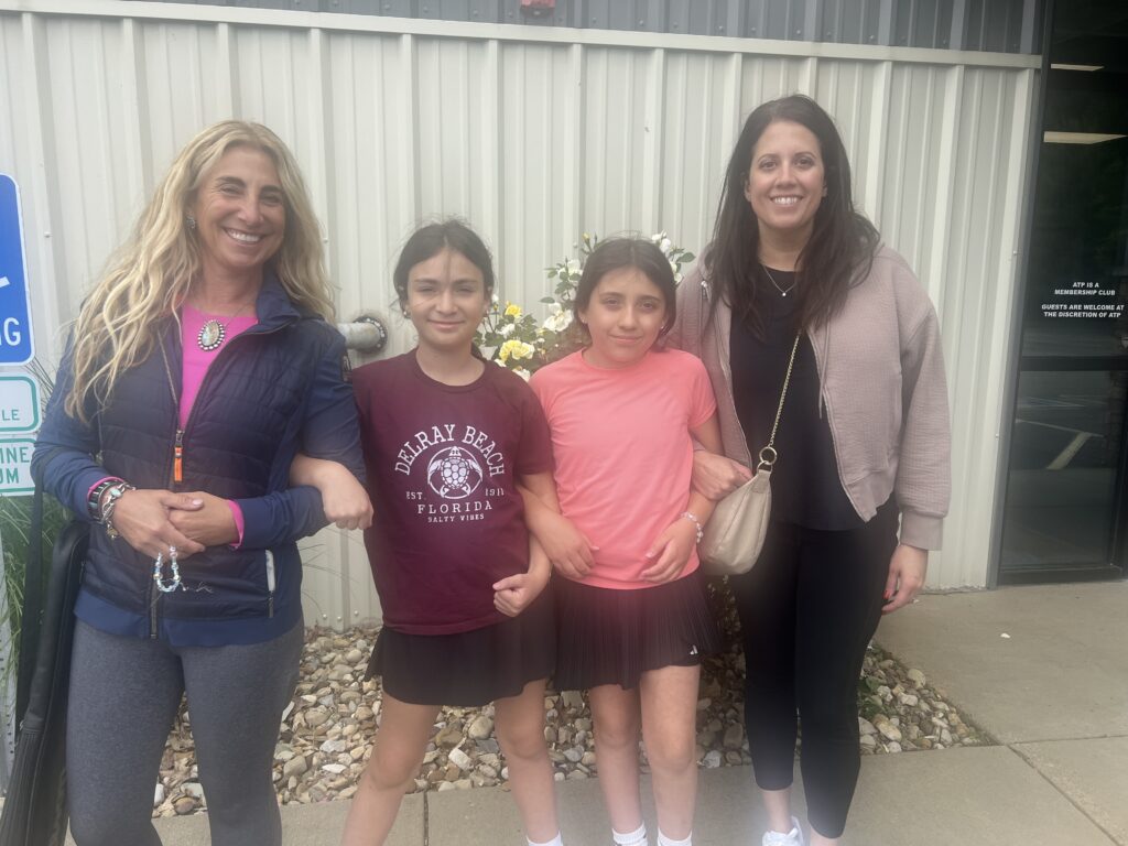 julie,sammi,lia,stephanie